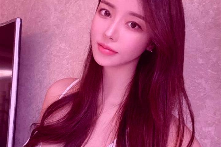 Lillian, 21 — Escort in Tangzang, China