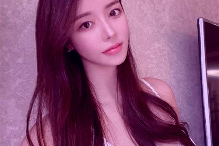 Lillian, 21 — Escort in Tuohe, China