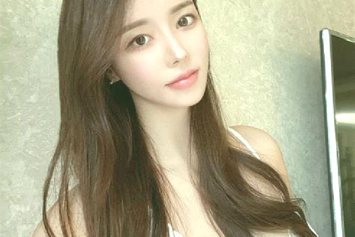 Lillian, 21 — Escort in Yingshouyingzi, China