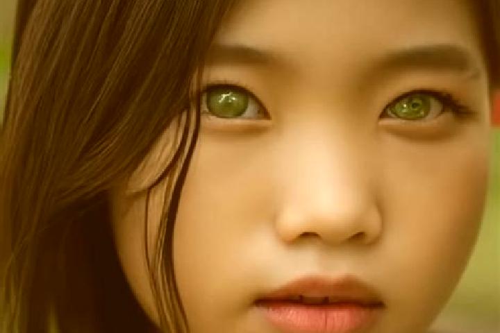 Lillian, 22, a auburn green-eyed asian companion based in Brigittenau. Offering Massage, GFE. Available for incall and outcall, day and evening dates.