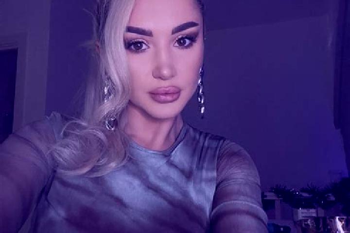 Lillian, 22, a red blue-eyed mediterranean companion based in Sao Felix de Balsas. Offering A-Level, Erotic Massage, Travel Companion, BDSM. Available for in...