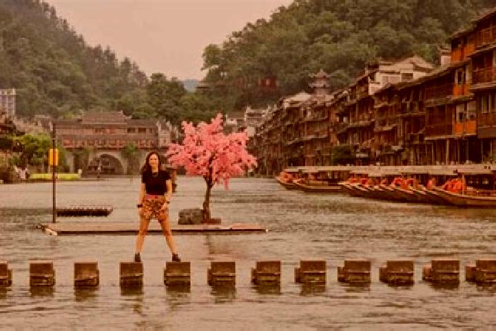 Lillian, 22 — Escort in Fenghuang, China