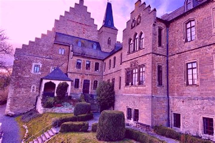 Lillian, 22 — Escort in Siebigerode, Germany