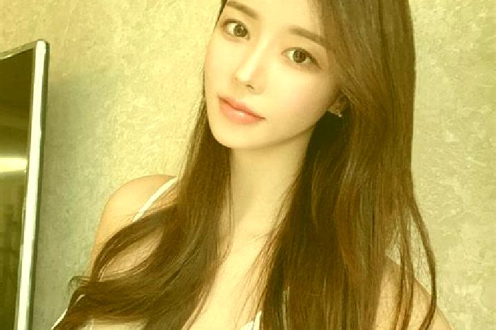 Lillian, 22 — Escort in Zhouhe, China