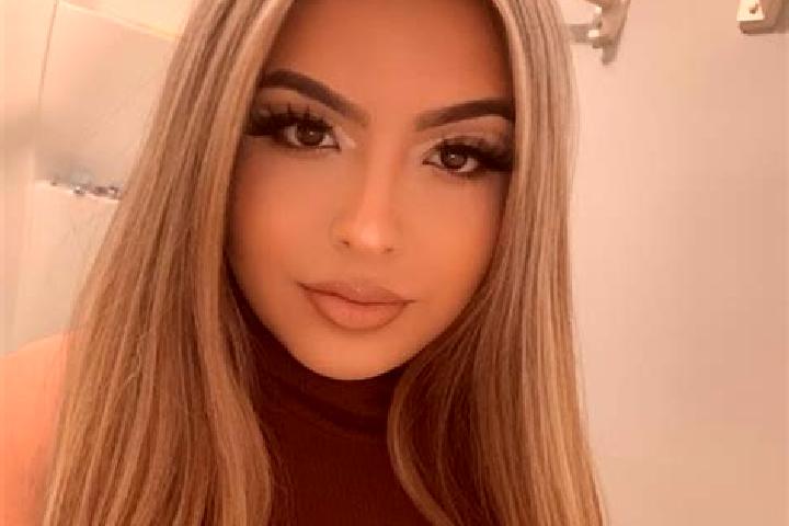 Lillian, 23, a blonde grey-eyed latina companion based in Htaw Lower. Offering Couples, Roleplay, 69. Available for incall and outcall, day and evening dates.