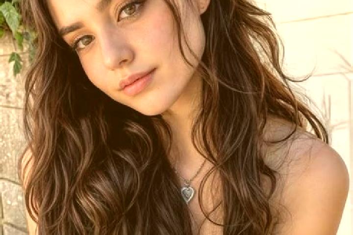 Lillian, 23, a blonde hazel-eyed caucasian companion based in At Tawahi. Offering Domination, Duos, Couples. Available for incall and outcall, day and evenin...