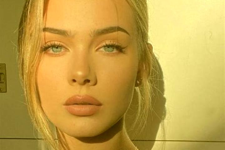Lillian, 23, a dark blonde amber-eyed european companion based in Cosrou. Offering A-Level, Travel Companion, CIM, BDSM. Available for incall and outcall, ov...