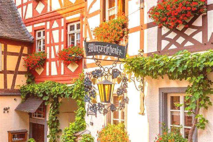 Lillian, 23 — Escort in Auufer, Germany