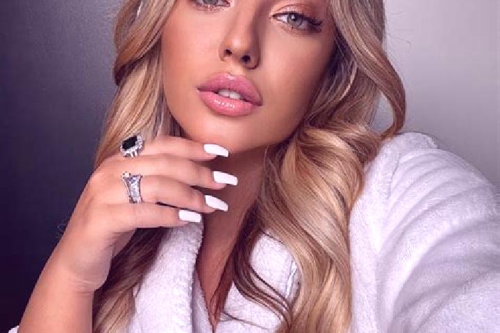 Lillian, 23 — Escort in Beloyarskiy, Russia