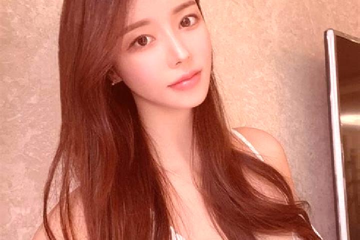 Lillian, 23 — Escort in Chotoviny, Czech Republic