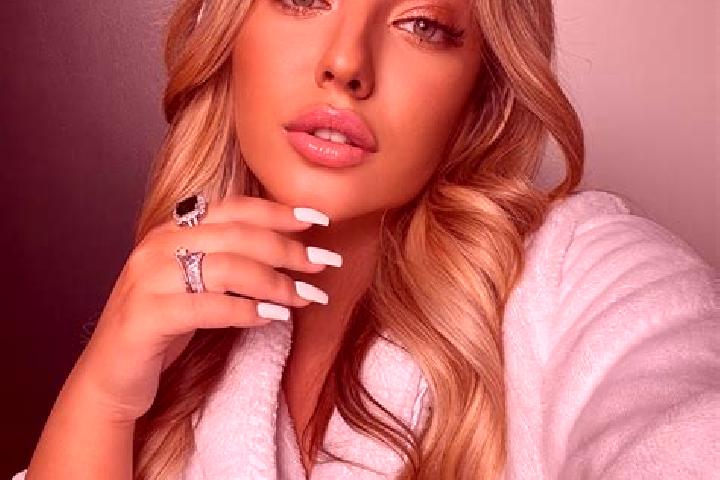 Lillian, 23 — Escort in Dernisoara, Romania