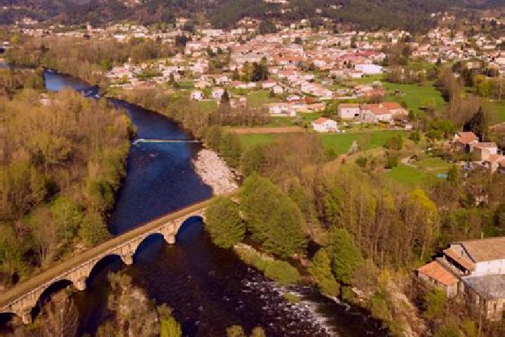 Lillian, 23 — Escort in Lalevade-d Ardeche, France