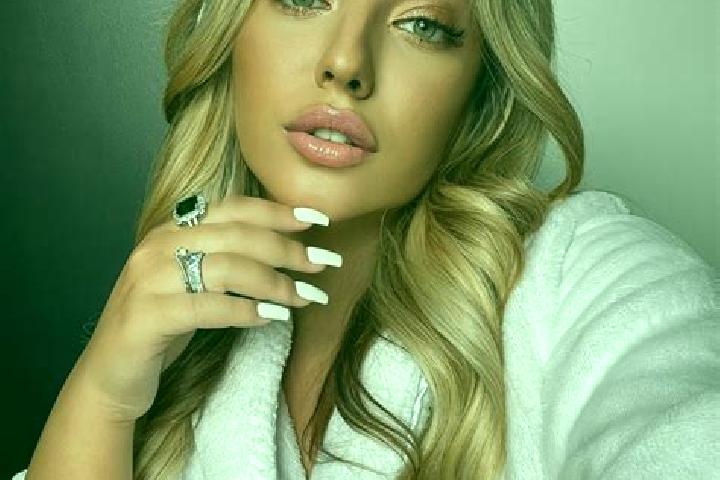 Lillian, 23 — Escort in Michanovichi, Belarus