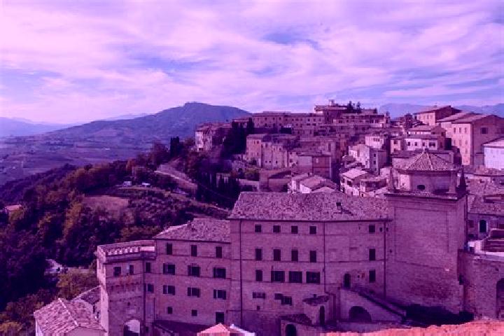 Lillian, 23 — Escort in Montalto delle Marche, Italy