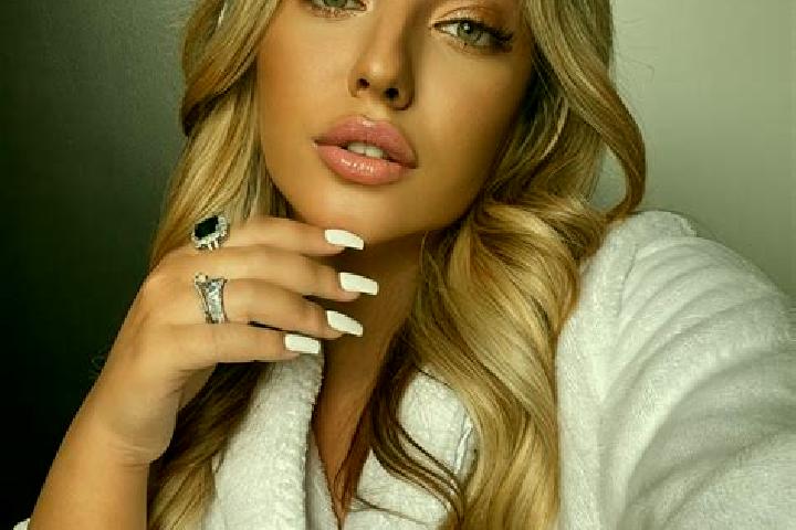 Lillian, 23 — Escort in Qumaym, Jordan