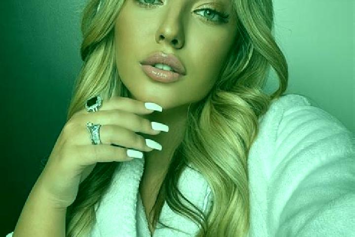 Lillian, 23 — Escort in Ranceni, Romania