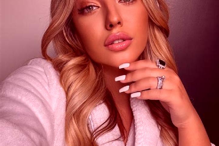 Lillian, 23 — Escort in Scurta, Romania