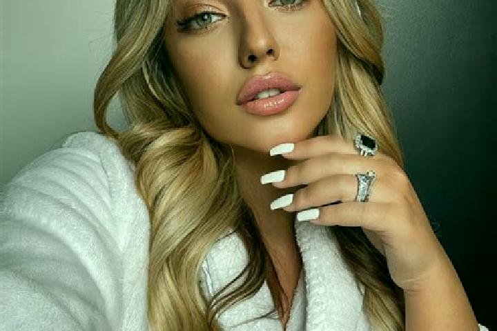 Lillian, 23 — Escort in Sopotnice, Czech Republic