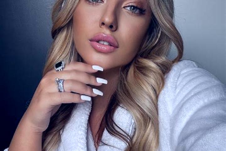 Lillian, 23 — Escort in Yermakovo, Ukraine