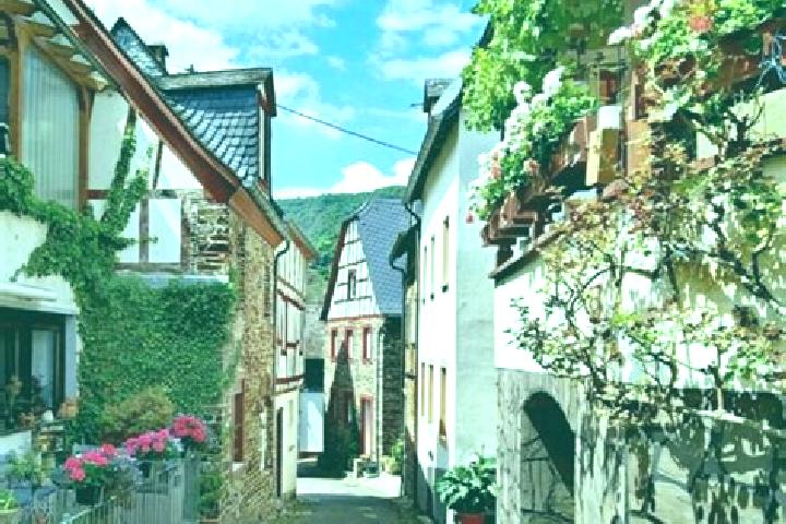 Lillian, 24 — Escort in Bremm, Germany