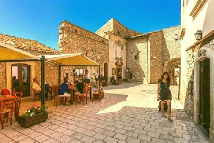 Lillian, 24 — Escort in Grotte Santo Stefano, Italy