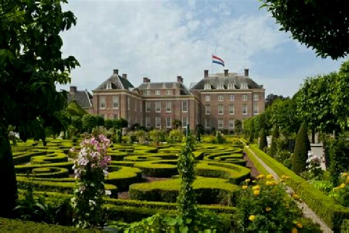 Lillian, 24 — Escort in Het Loo, Netherlands
