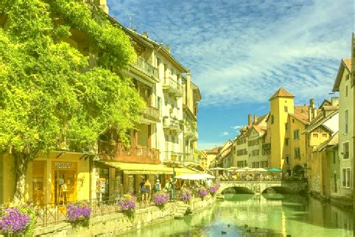 Lillian, 24 — Escort in Poncins, France