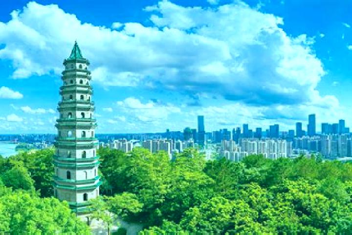 Lillian, 24 — Escort in Qingxiu, China