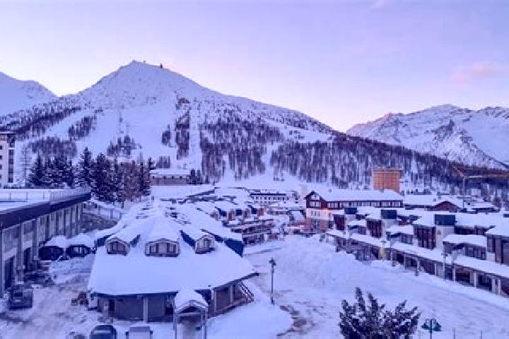 Lillian, 24 — Escort in Sestriere, Italy