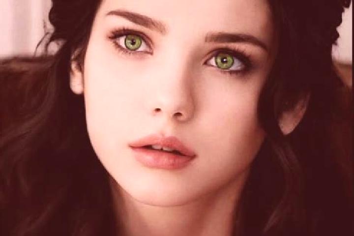 Lillian, 25, a auburn green-eyed mediterranean companion based in Palm Beach. Offering Fetish, A-Level, Massage. Available for incall and outcall, day and ev...