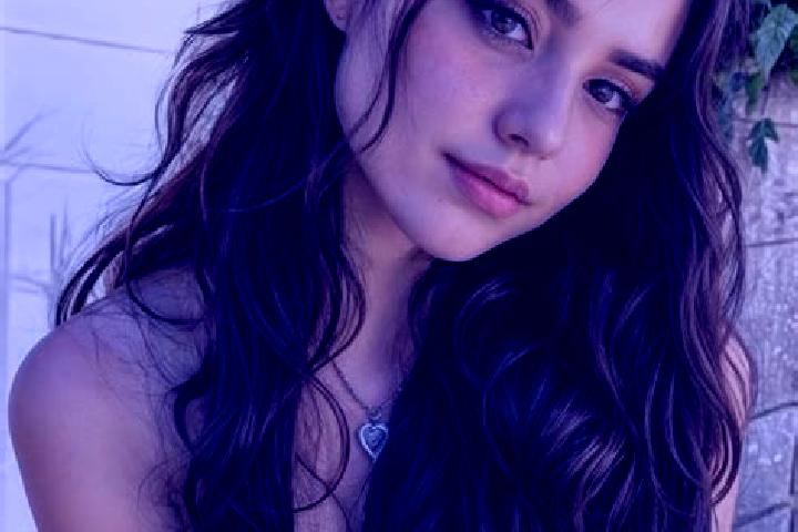 Lillian, 25, a auburn hazel-eyed indian companion based in San Bartolo Oxtotitlan. Offering Massage, Travel Companion, A-Level. Available for incall and outc...