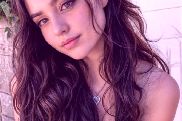 Lillian, 25, a brunette hazel-eyed mediterranean companion based in Dumenza. Offering Massage, Couples, Striptease, GFE. Available for incall and outcall, da...