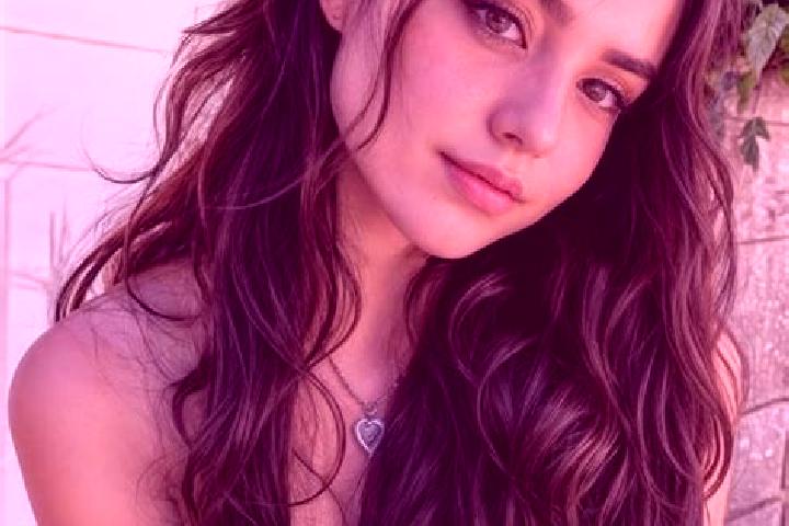 Lillian, 25, a chestnut hazel-eyed mediterranean companion based in Randuagung. Offering Girlfriend Experience, Striptease, BDSM, Couples. Available for inca...