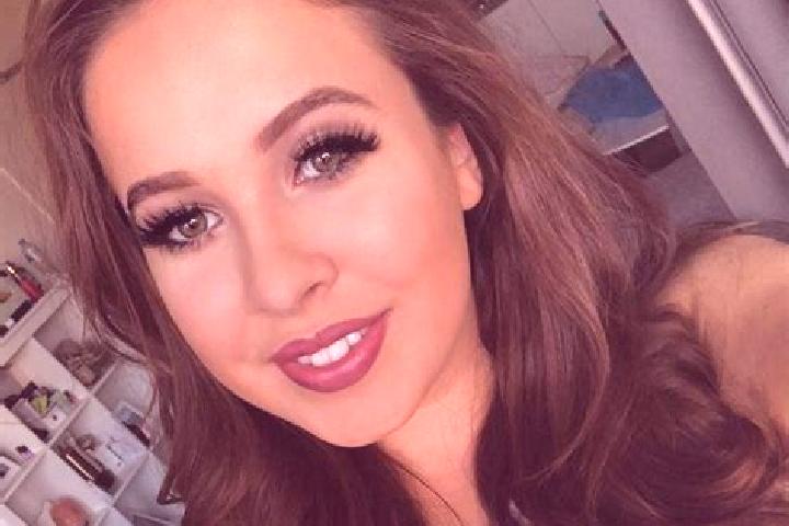 Lillian, 25, a red amber-eyed european companion based in Muros. Offering Party Girl, Domination, Dinner Date. Available for incall and outcall, overnight bo...