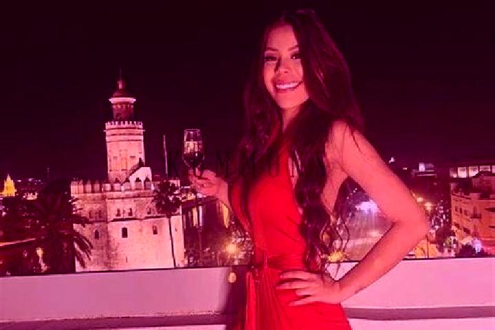 Lillian, 25, a red dark-eyed european companion based in Talat-n-Ya qoub. Offering Party Girl, GFE, Couples. Available for incall and outcall, day and evenin...
