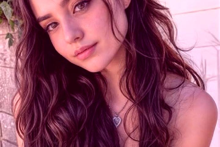 Lillian, 25, a red hazel-eyed slavic companion based in Combeaufontaine. Offering GFE, 69, CIM, Party Girl. Available for incall and outcall, overnight booki...