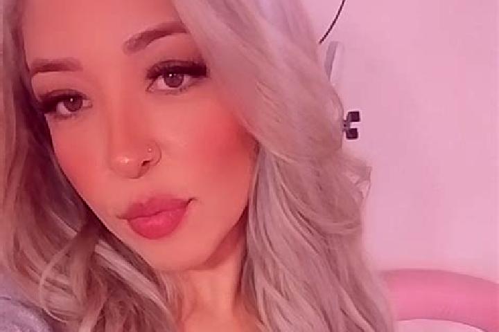 Lillian, 25 — Escort in Bren, France