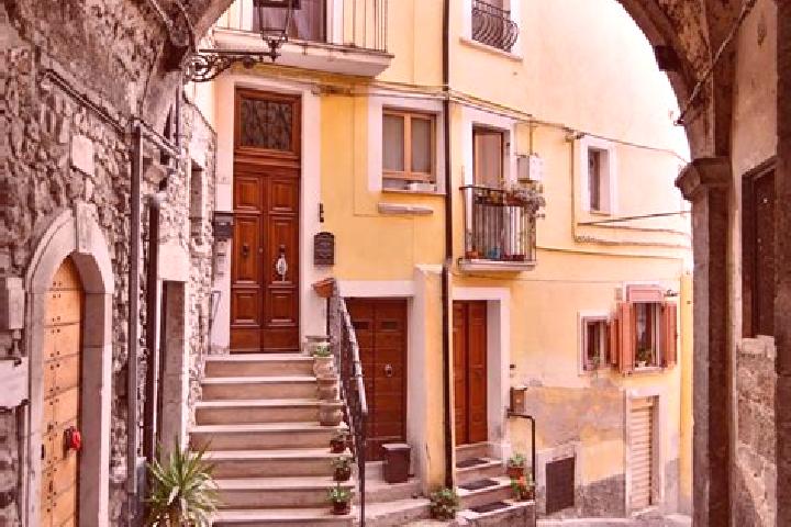 Lillian, 25 — Escort in Pratola Peligna, Italy