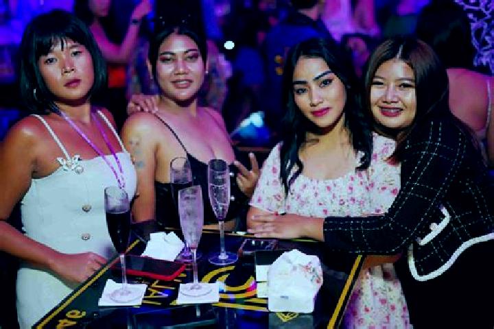Lillian, 26, a auburn brown-eyed caribbean companion based in Pattaya. Offering Domination, OWO, Couples. Available for incall and outcall, overnight booking...