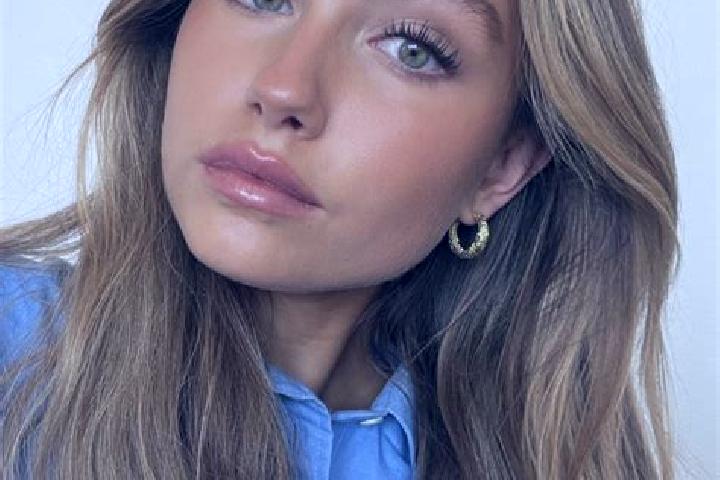 Lillian, 26, a dark blonde green-eyed mixed companion based in Lux. Offering Deep French Kissing, Erotic Massage, Prostate Massage. Available for incall and ...