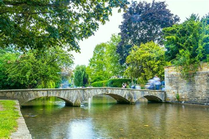 Lillian, 26 — Escort in Bourton on the Water, United Kingdom
