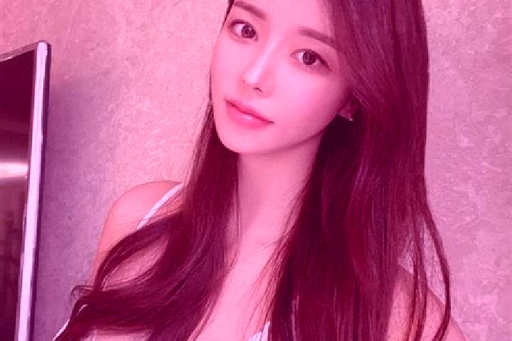 Lillian, 26 — Escort in Housuo, China