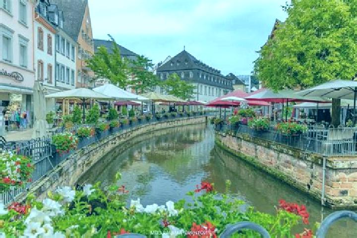 Lillian, 26 — Escort in Saarburg, Germany