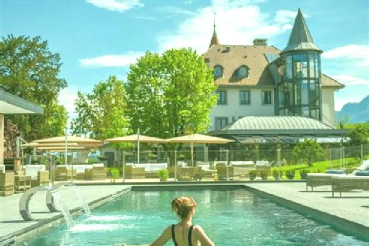 Lillian, 27 — Escort in Tresserve, France