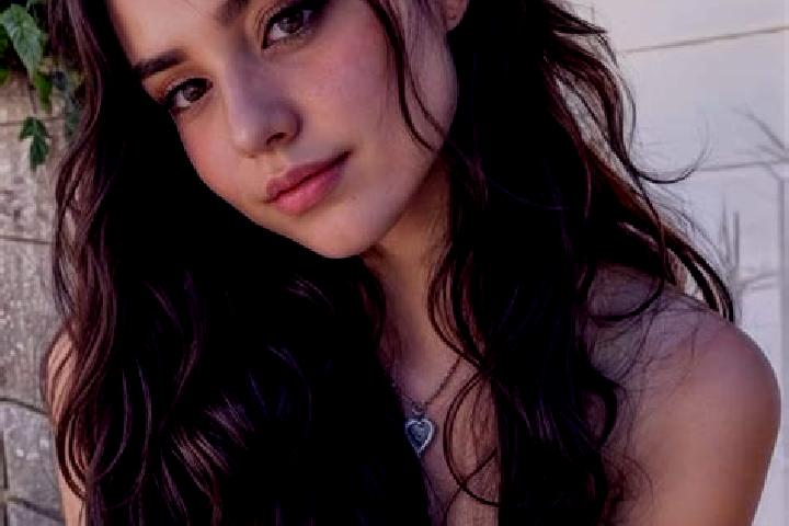 Lillian, 28, a auburn hazel-eyed slavic companion based in Kai Ching Estate. Offering Roleplay, OWO, Girlfriend Experience, Travel Companion. Available for i...