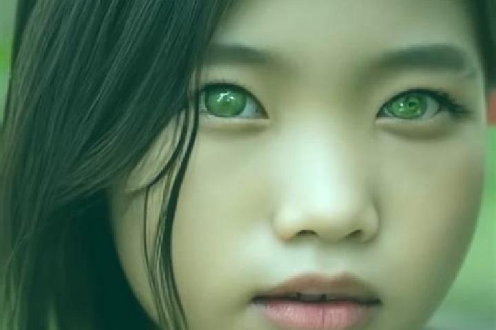 Lillian, 28, a red green-eyed asian companion based in Rubio. Offering BDSM, Striptease, CIM. Available for incall and outcall, day and evening dates.