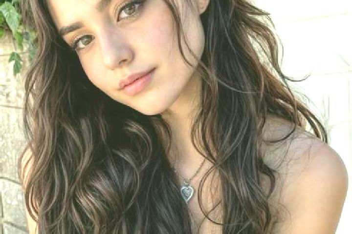 Lillian, 28, a red hazel-eyed middle eastern companion based in Oyem. Offering Tantra, Erotic Massage, Roleplay. Available for incall and outcall, day and ev...