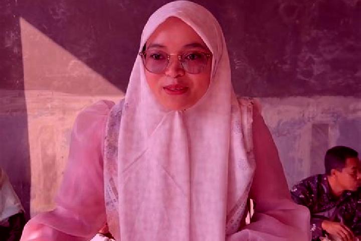 Lillian, 28 — Escort in Cisayong, Indonesia