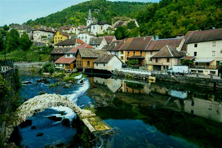Lillian, 28 — Escort in Larnod, France
