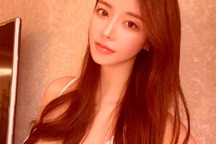 Lillian, 28 — Escort in Zhoujiaba, China